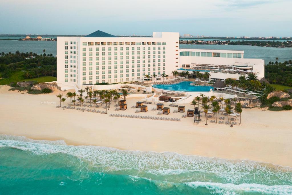 hotels with balcony in Cancun