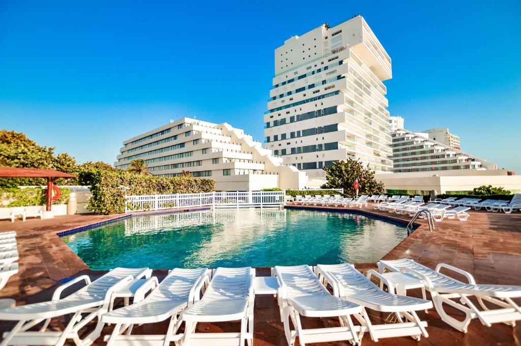 hotels with balcony in Cancun