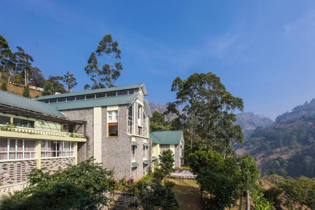 hotels with balcony in Munnar