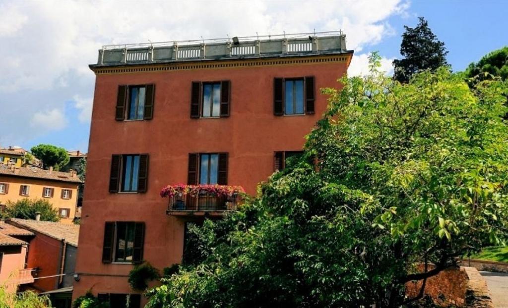 hotels with balcony in Perugia