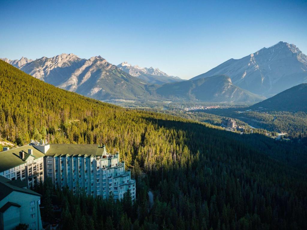 hotels with balcony in Banff Canada