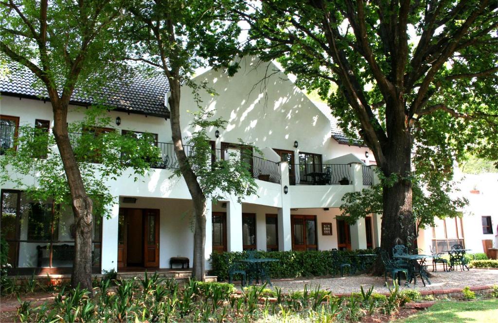 hotels with balcony in Magaliesburg