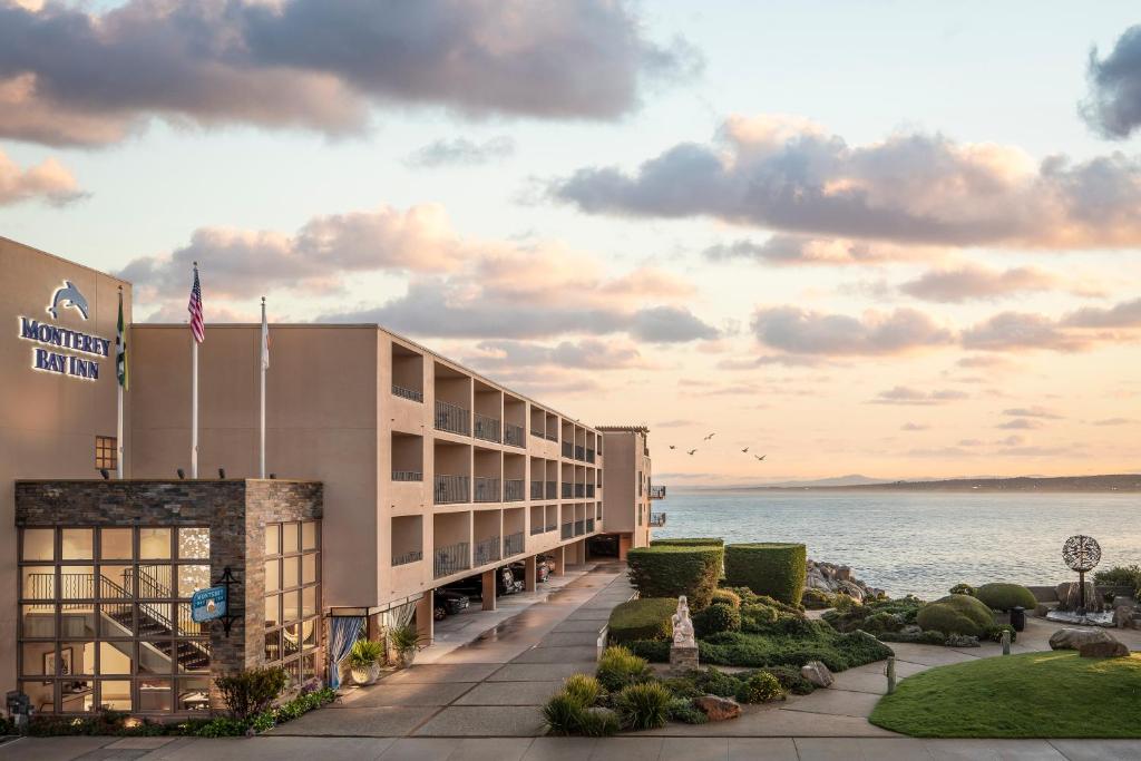 hotels with balcony in Monterey Wine Country