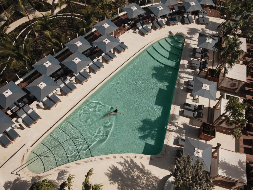 hotels with balcony in Fort Lauderdale Bonnet House Museum  Gardens