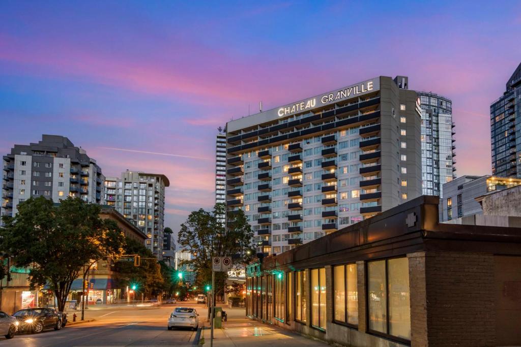 hotels with balcony in Vancouver