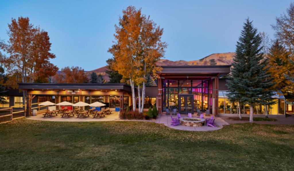 hotels with balcony in Aspen Snowmass