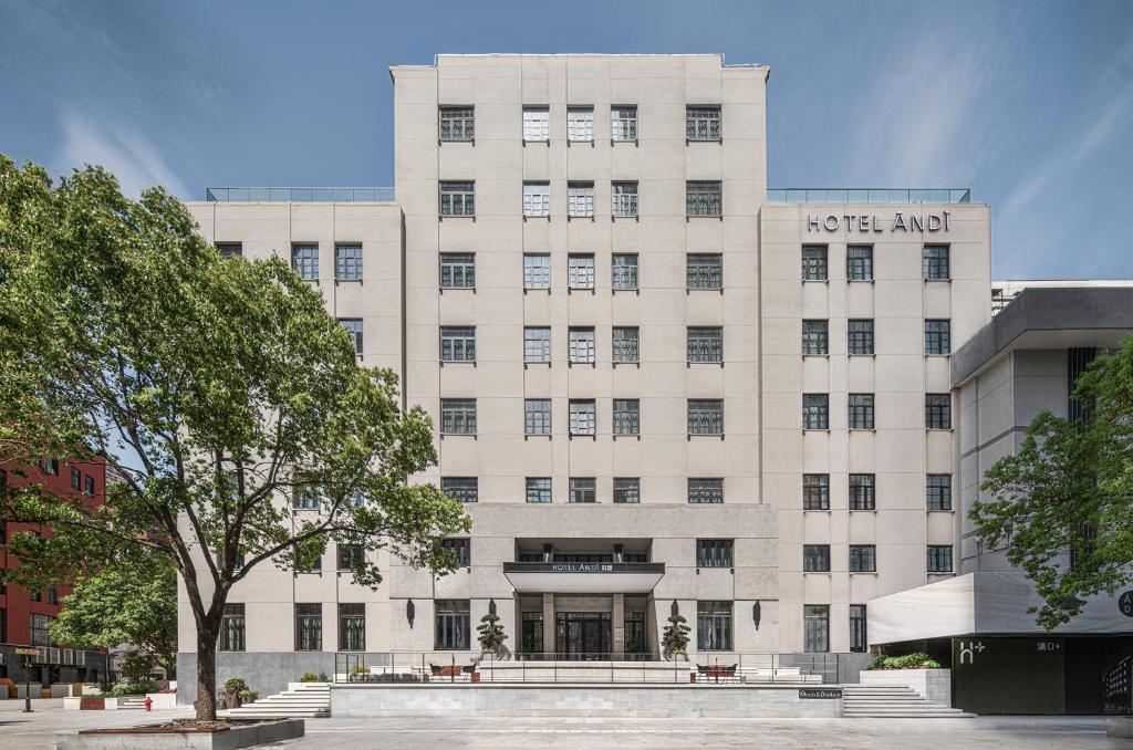 hotels with balcony in Wuhan