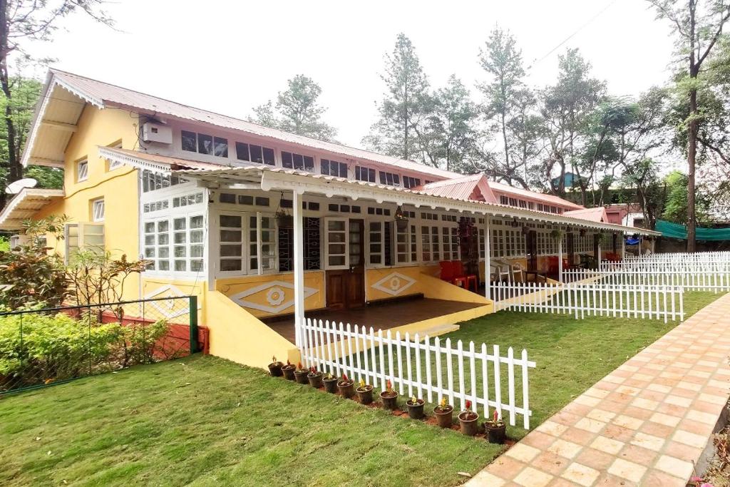 hotels with balcony in Panchgani