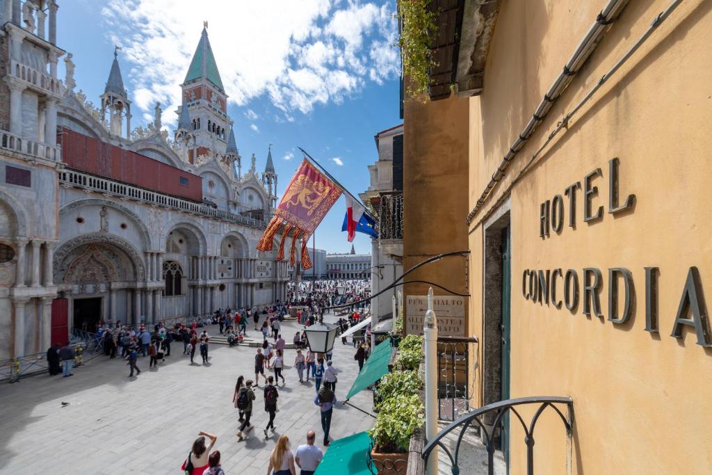 hotels with balcony in Venice Doges Palace