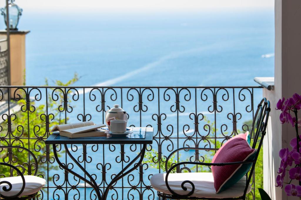 hotels with balcony in Amalfi Coast Italy