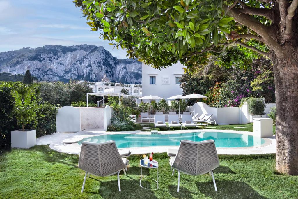 hotels with balcony in Capri