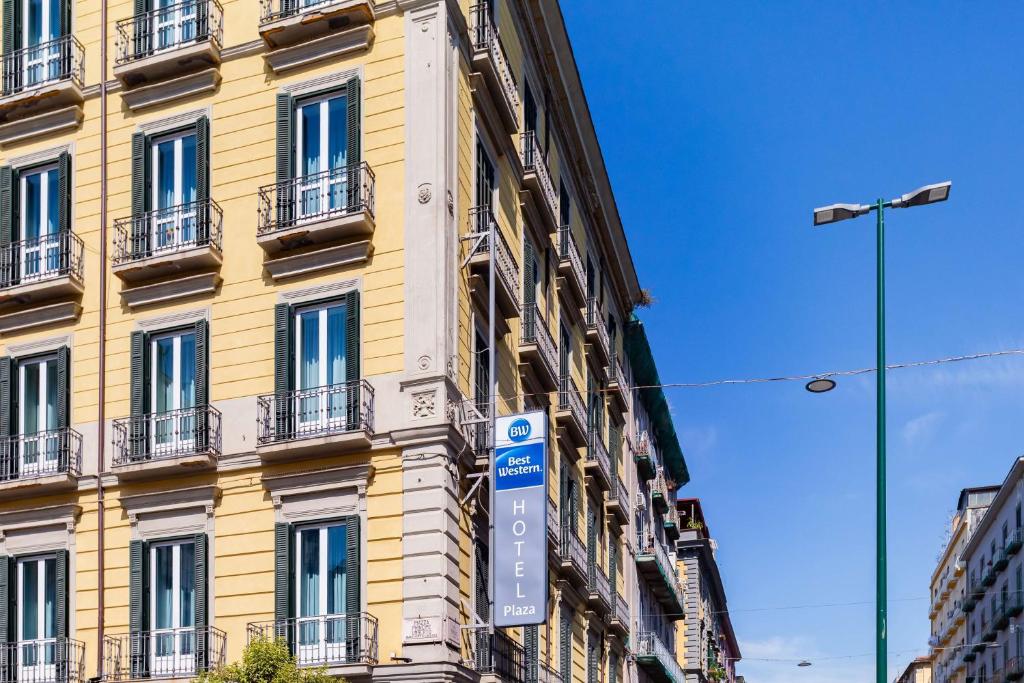 hotels with balcony in Napoli