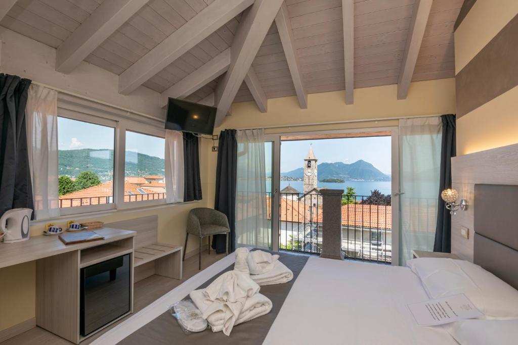 hotels with balcony in Baveno