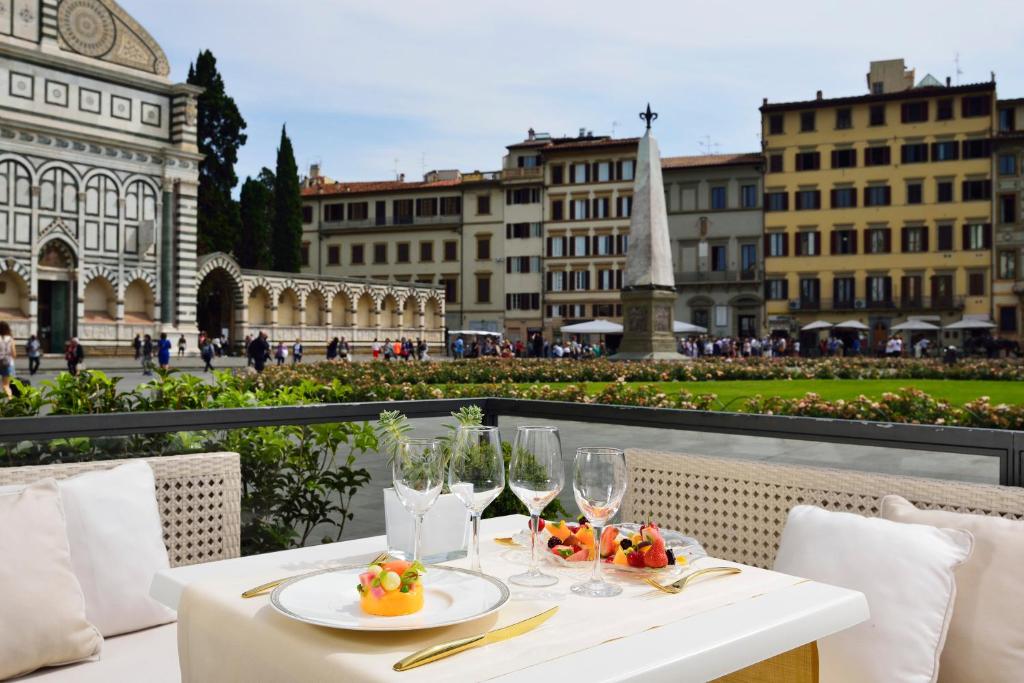 hotels with balcony in Florence Basilica Di San Lorenzo