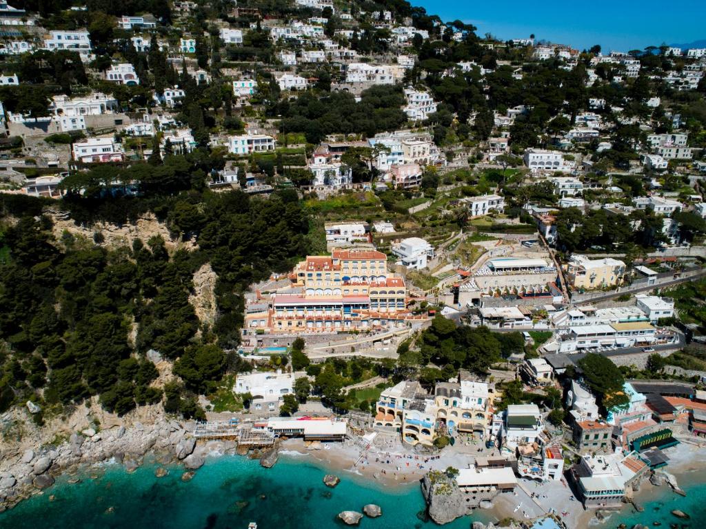 hotels with balcony in Capri