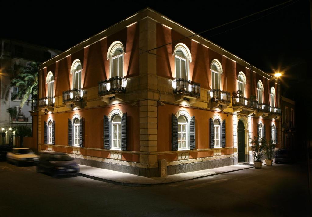 hotels with balcony in Catania Castello Ursino