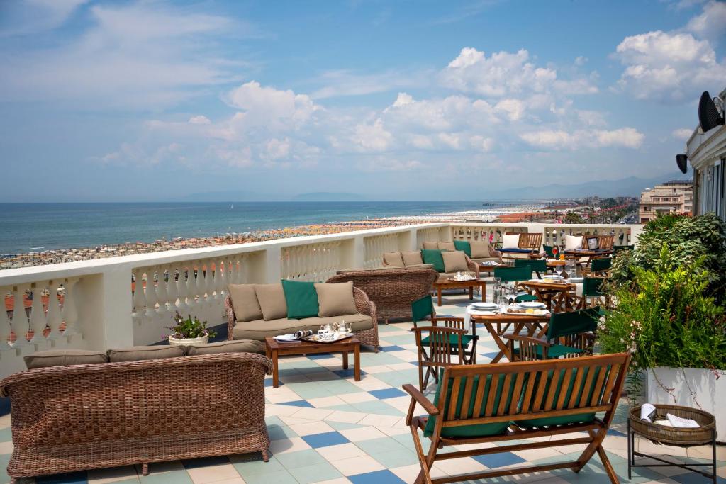 hotels with balcony in Viareggio