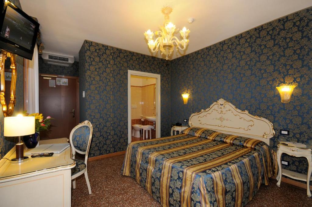 hotels with balcony in Venice Santa Croce