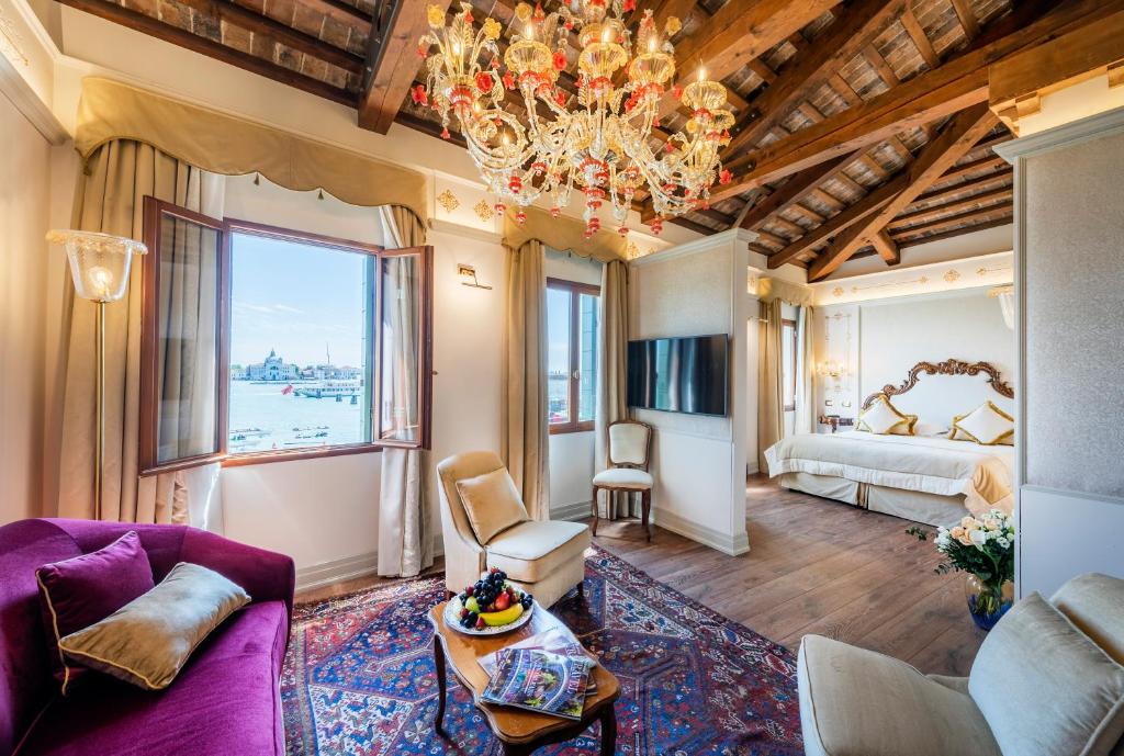 hotels with balcony in Venice Giudecca