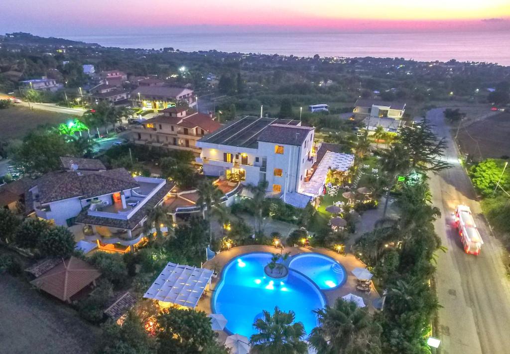 hotels with balcony in Capo Vaticano