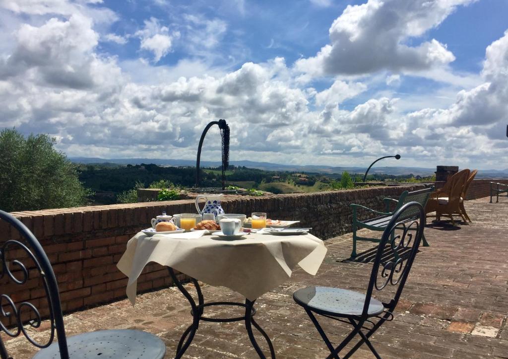 hotels with balcony in Siena