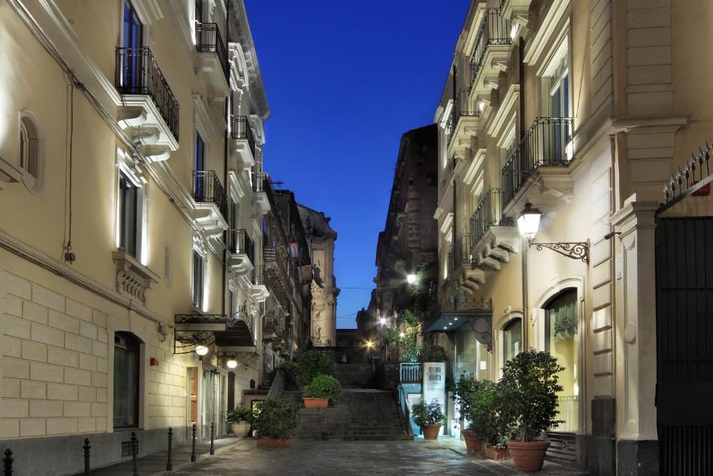 hotels with balcony in Catania City Centre