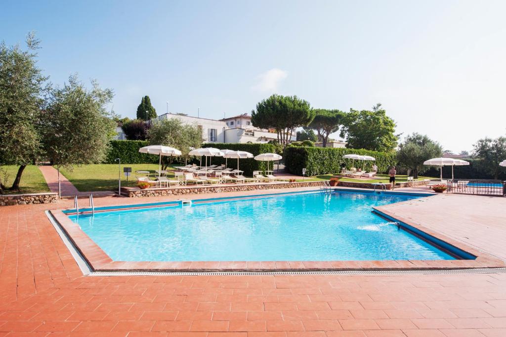 hotels with balcony in Siena