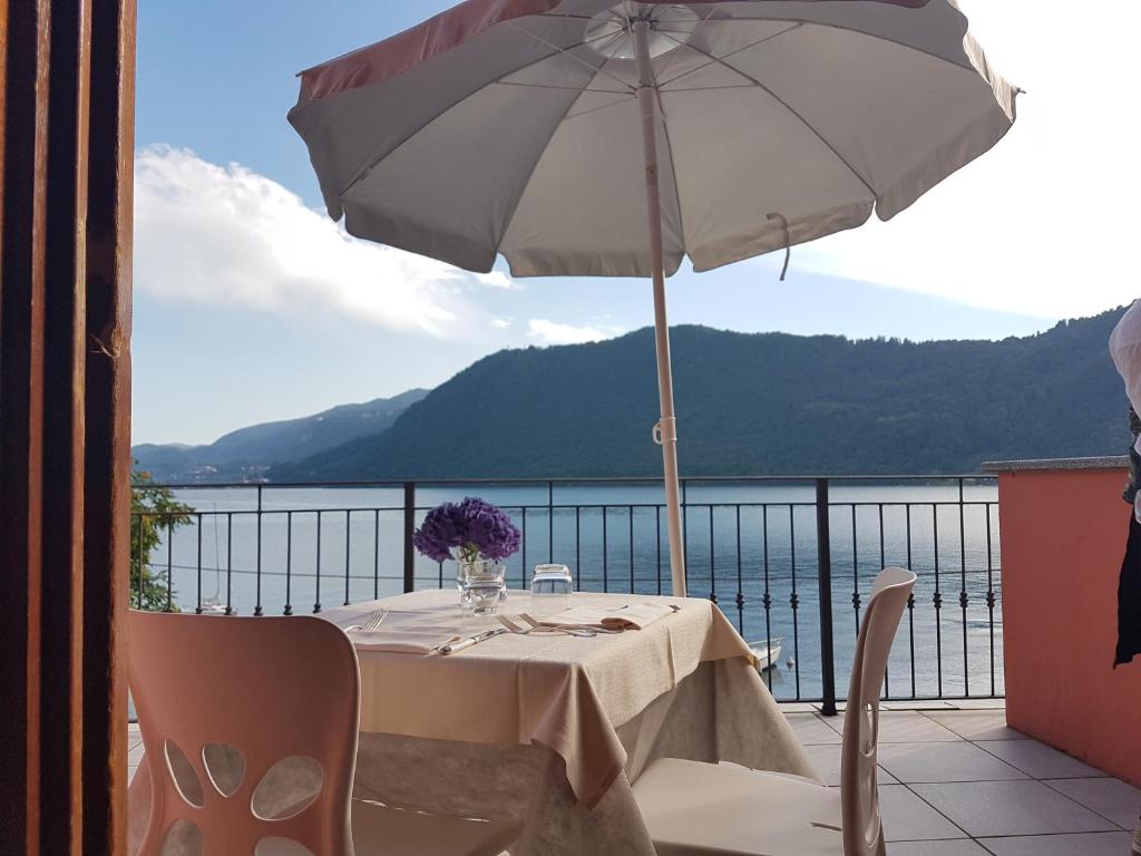 hotels with balcony in Lake Orta