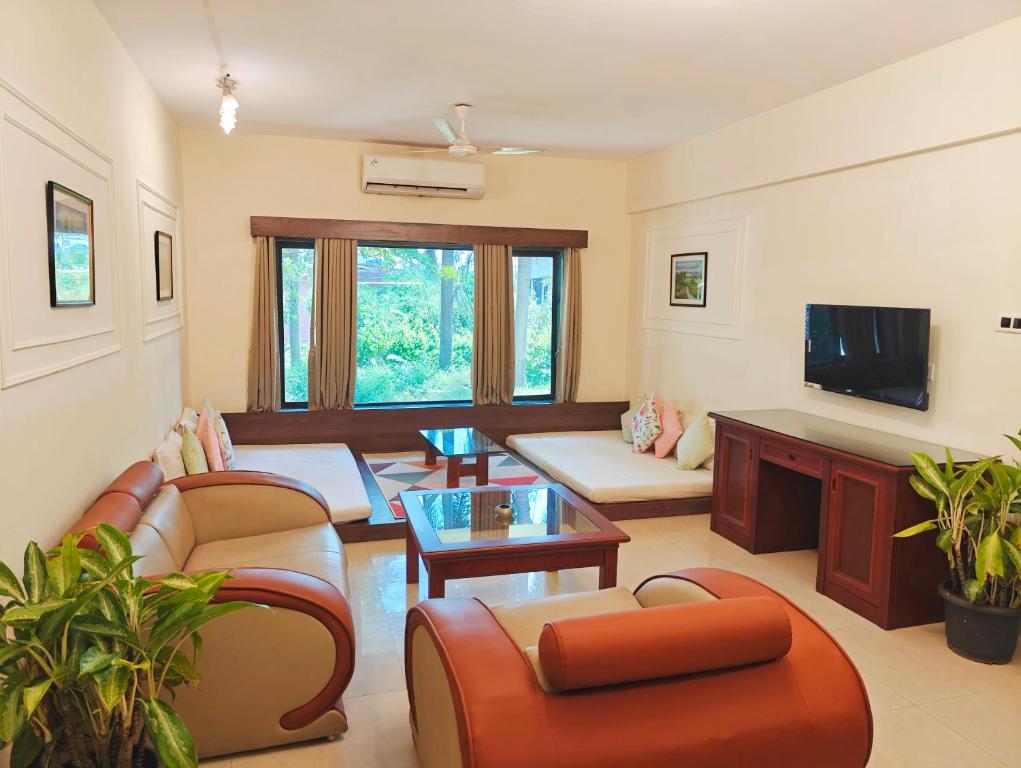 hotels with balcony in Igatpuri