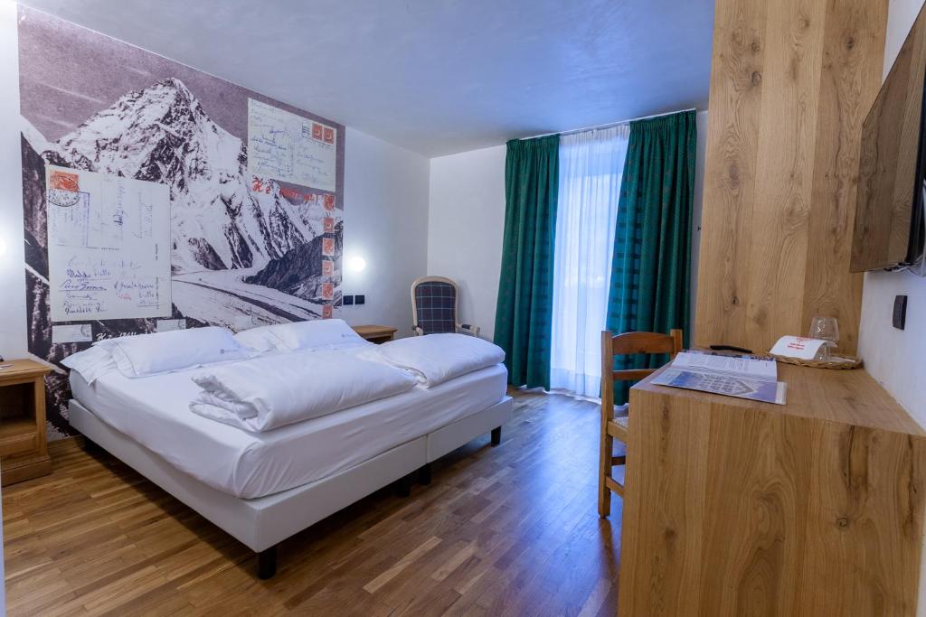 hotels with balcony in Courmayeur