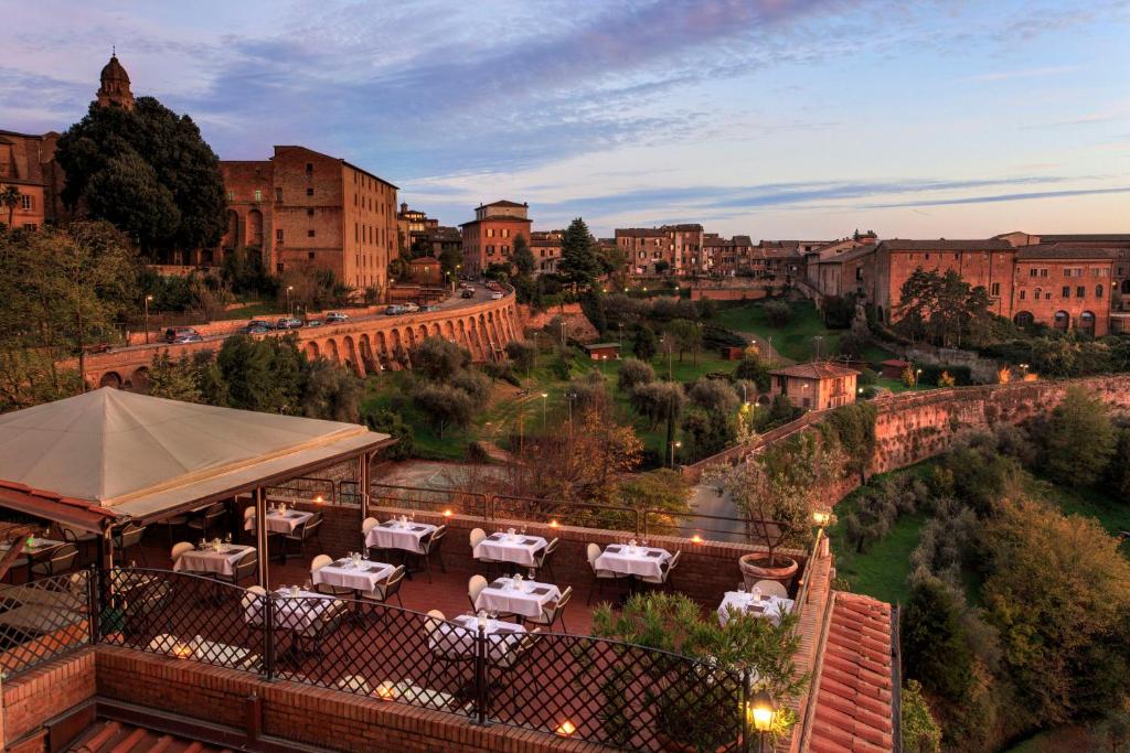 hotels with balcony in Siena Gaia Fountain