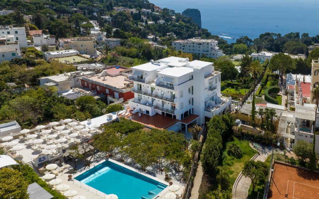 hotels with balcony in Capri