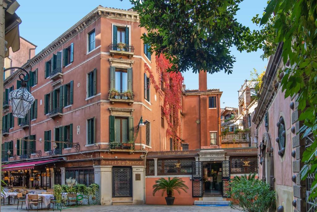 hotels with balcony in Venice Gallerie Dellaccademia