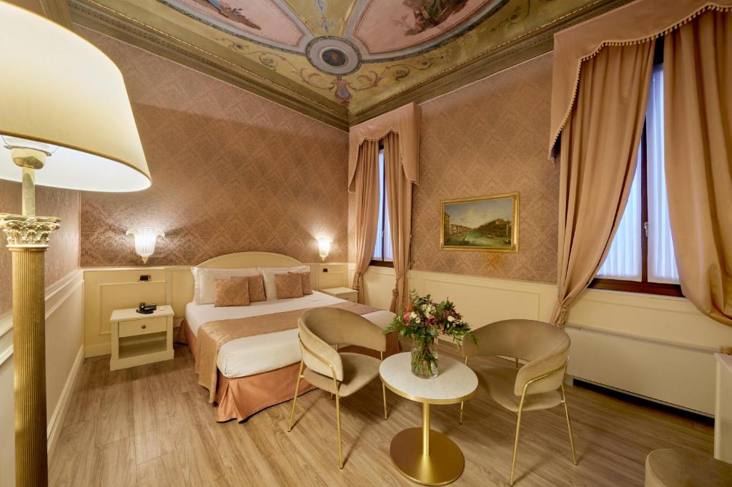 hotels with balcony in Venice Gallerie Dellaccademia