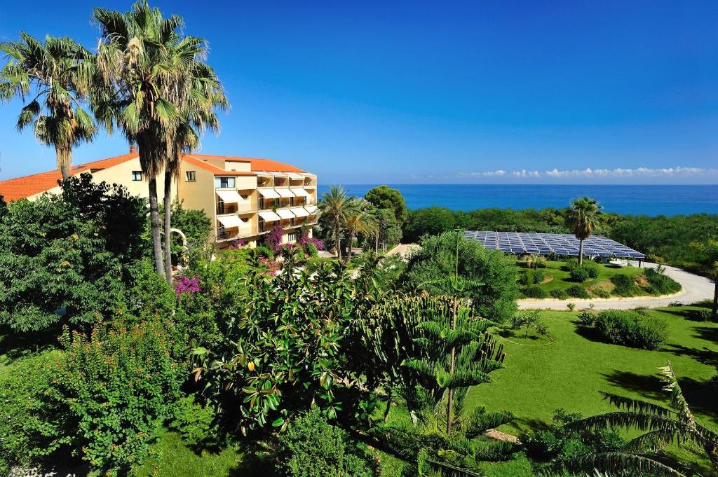 hotels with balcony in Cefalu