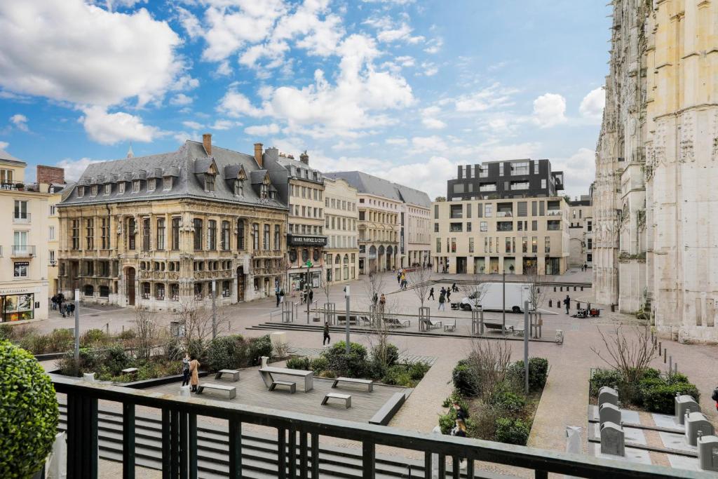 hotels with balcony in Rouen