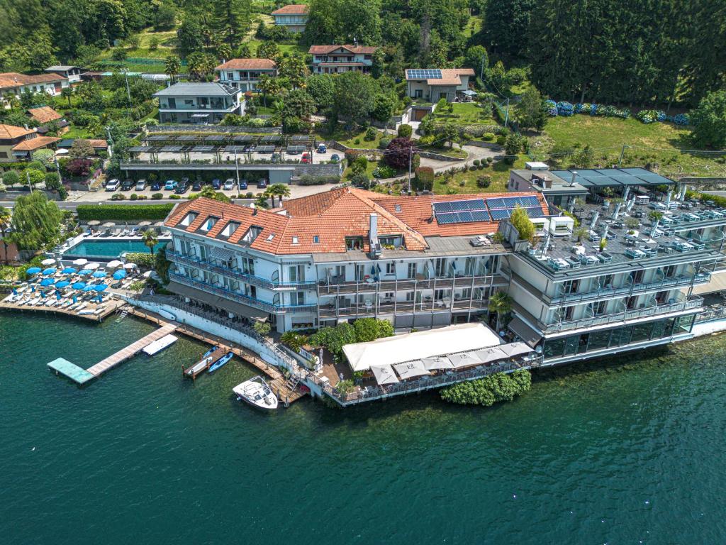 hotels with balcony in Lake Orta