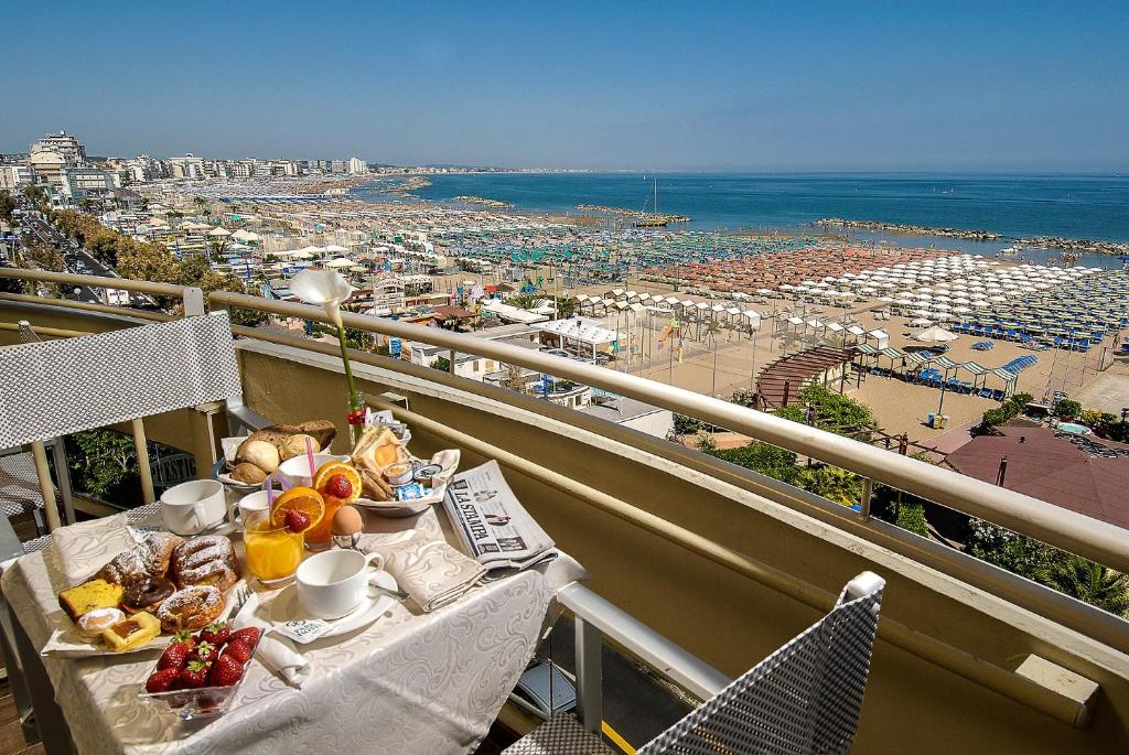 hotels with balcony in Cattolica Piazza Del Tramonto