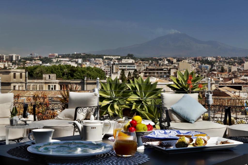 hotels with balcony in Catania City Centre