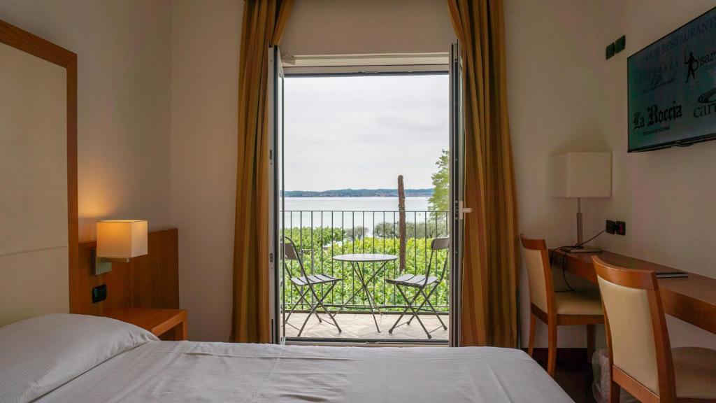 hotels with balcony in Sirmione