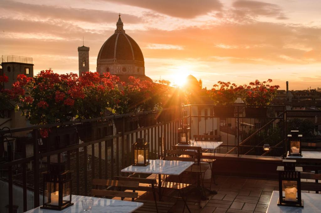 hotels with balcony in Florence Piazza Della Signoria