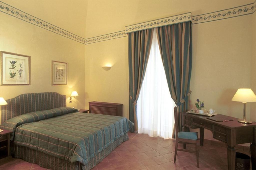 hotels with balcony in Catania