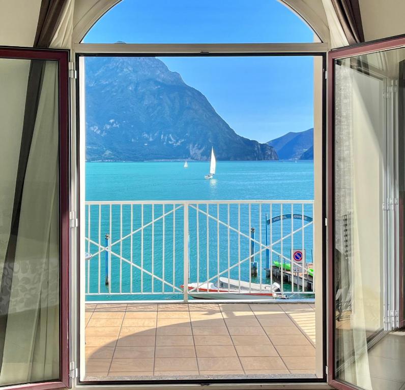 hotels with balcony in Lake Iseo