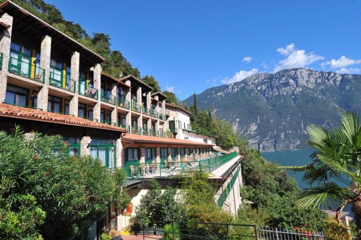 hotels with balcony in Limone Sul Garda