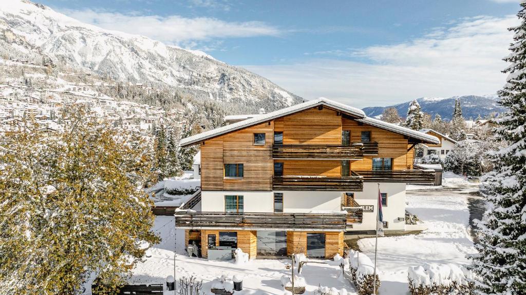 hotels with balcony in Flims