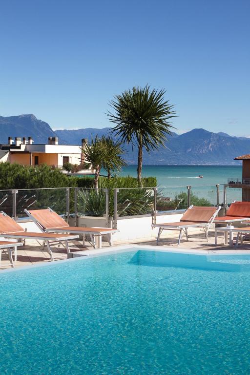 hotels with balcony in Sirmione