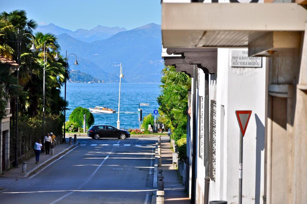 hotels with balcony in Stresa