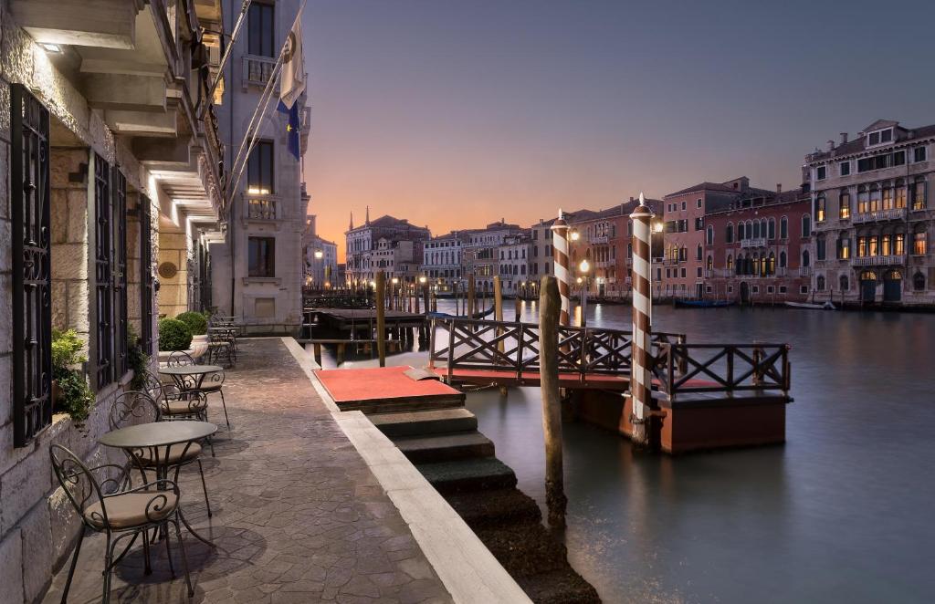 hotels with balcony in Venice San Polo