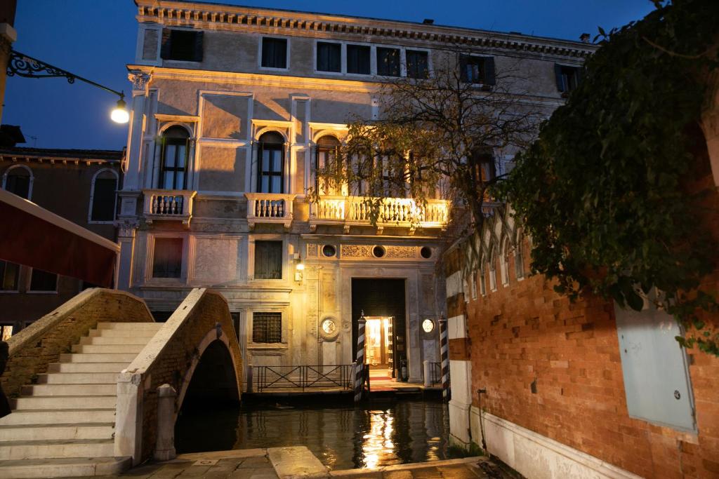 hotels with balcony in Venice Cannaregio