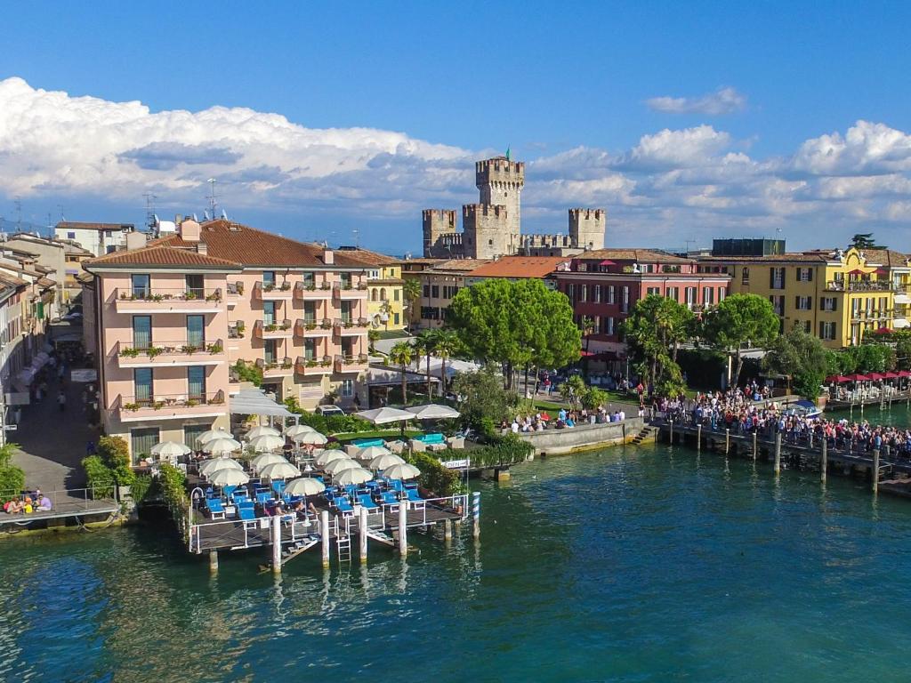 hotels with balcony in Sirmione